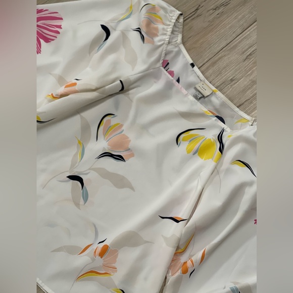 A New Day: Flowy Flower Blouse Size: Small - Picture 7 of 9